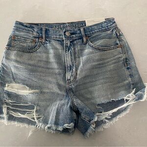 NEW WITH TAGS American Eagle Highest Rise 90s Boyfriend jean shorts. Size 8 29 W
